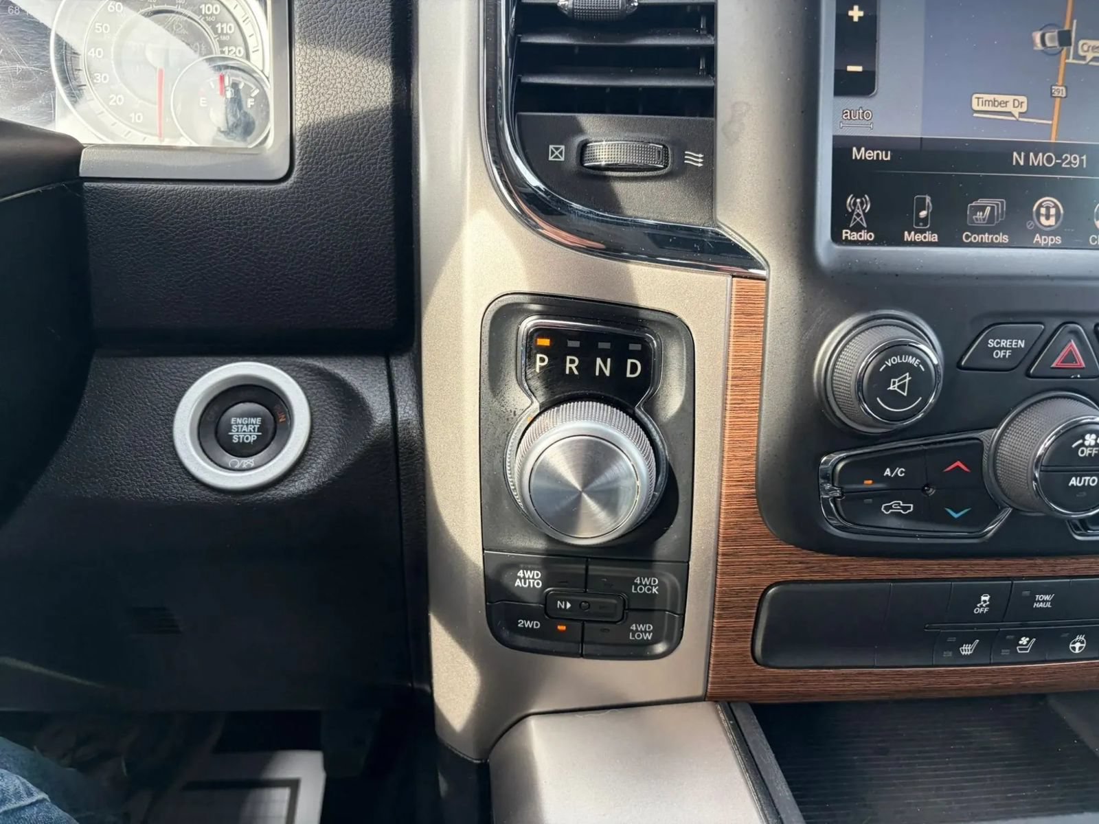 Used 2017 RAM 1500 Laramie w/ Convenience Group AWD/4WD image 17