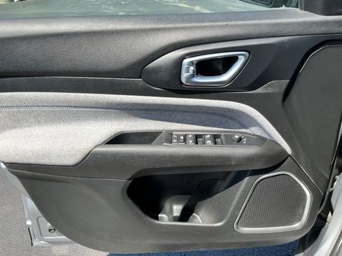 Used 2022 Jeep Compass Latitude FWD image 13