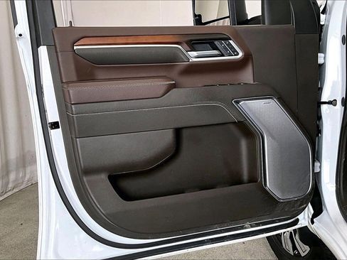 Used 2025 GMC Sierra 2500 Denali w/ Denali Reserve Package image 18