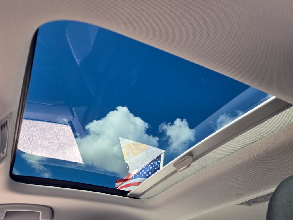 Certified 2023 Volkswagen Jetta SE w/ Panoramic Sunroof Package FWD image 19
