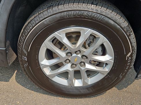 Used 2021 Chevrolet Traverse LS FWD image 8