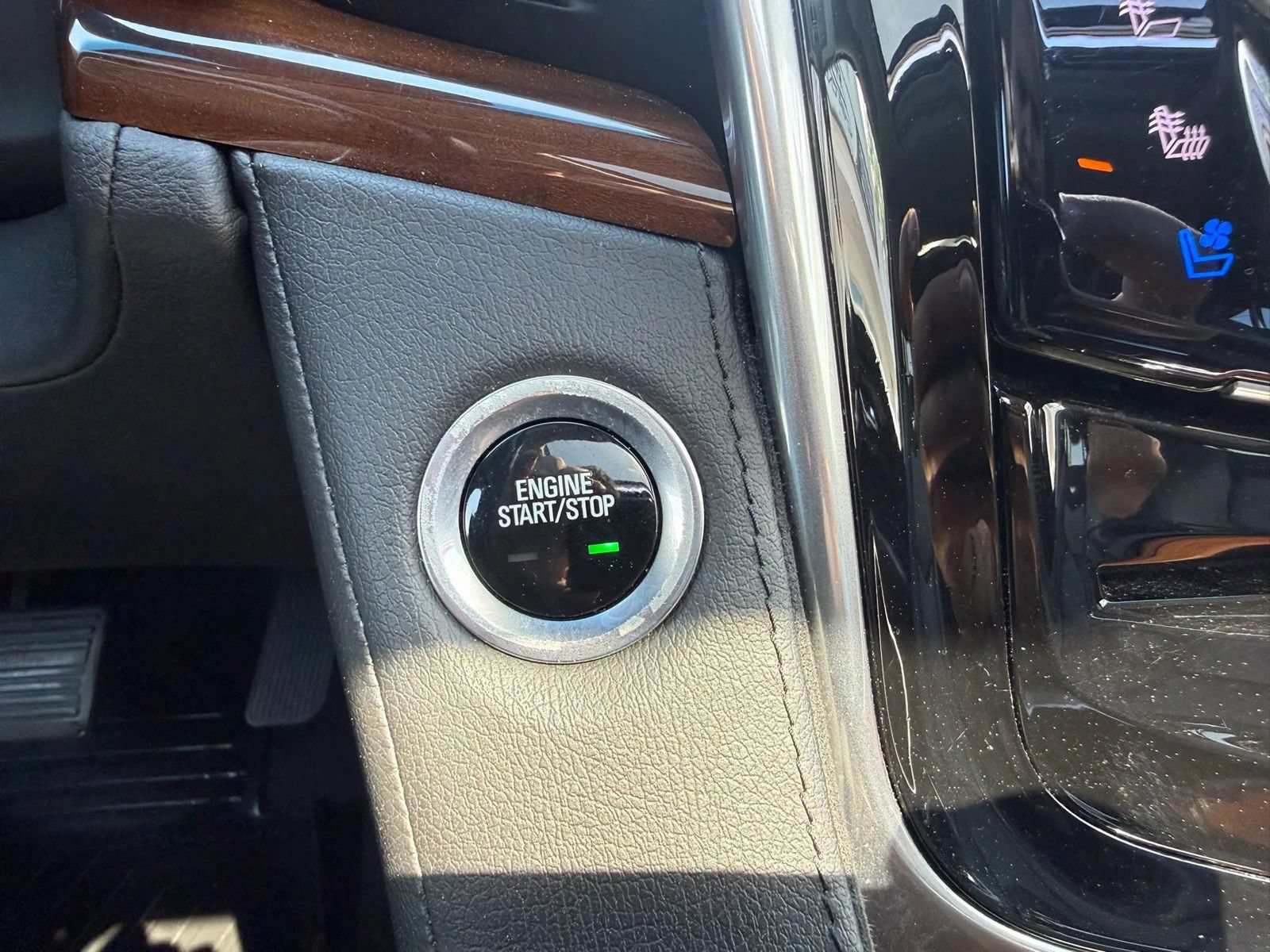 Used 2020 Cadillac Escalade ESV Luxury RWD image 33