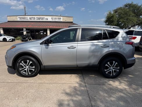 Used 2016 Toyota RAV4 LE FWD image 4