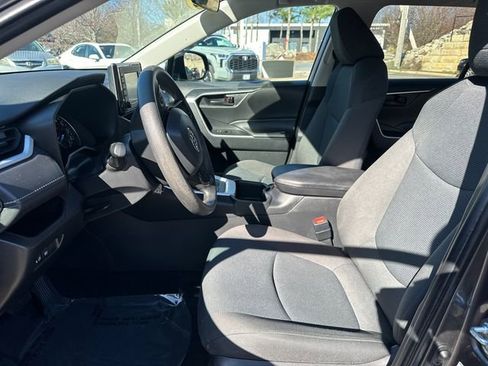 Used 2022 Toyota RAV4 LE AWD/4WD image 31