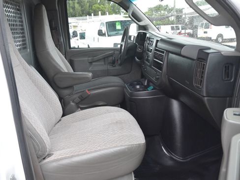 Used 2017 GMC Savana 2500 image 10