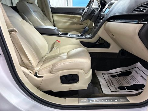 Used 2019 Lincoln MKT AWD image 51