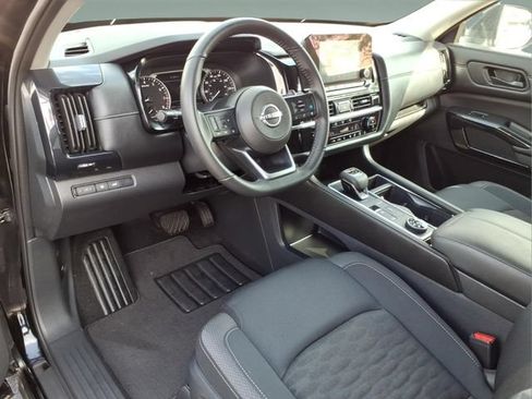 Certified 2025 Nissan Pathfinder SV AWD/4WD image 10