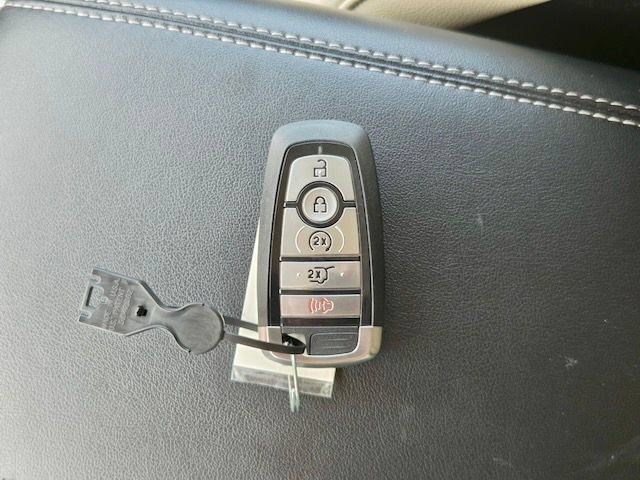 Used 2024 Ford Edge Titanium AWD/4WD image 35
