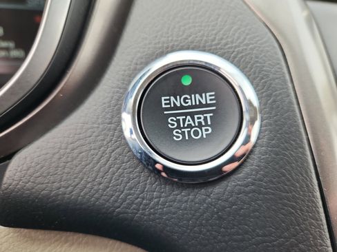 Used 2017 Ford Fusion SE w/ Fusion SE Technology Package image 30