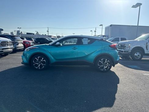 Used 2018 Toyota C-HR XLE FWD image 2