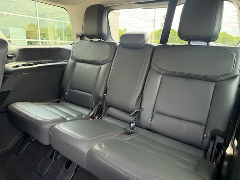 Certified 2025 Ford Expedition Active AWD/4WD image 23