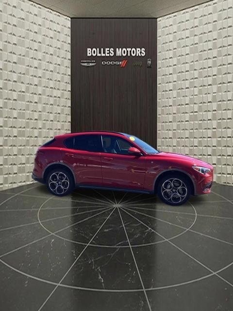 Used 2023 Alfa Romeo Stelvio Ti AWD/4WD image 3