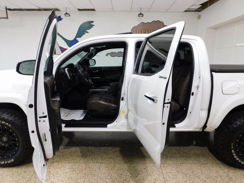 Used 2017 Toyota Tacoma Limited image 26