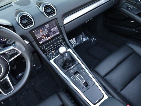 Used 2017 Porsche 718 Boxster image 30