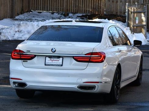 Used 2018 BMW 740i xDrive image 10