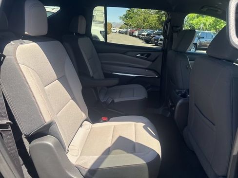 Used 2025 Chevrolet Traverse LT AWD/4WD image 32