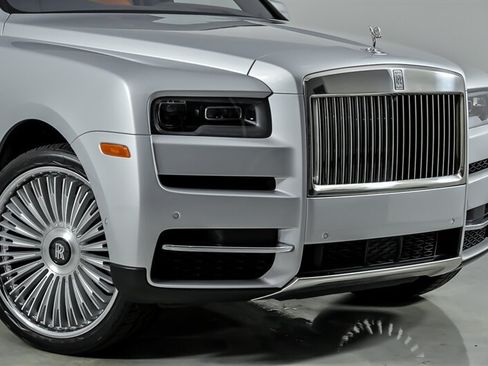 Used 2022 Rolls-Royce Cullinan AWD/4WD image 3