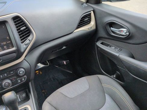 Used 2015 Jeep Cherokee Latitude AWD/4WD image 18