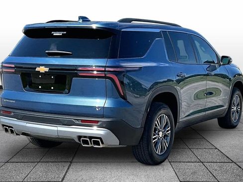 Used 2024 Chevrolet Traverse LT w/ Enhanced Driving Package FWD image 11