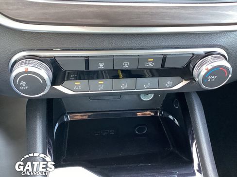 Used 2024 Nissan Altima 2.5 SV AWD/4WD image 17