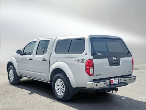 Used 2016 Nissan Frontier SV w/ SV Value Truck Package AWD/4WD image 3