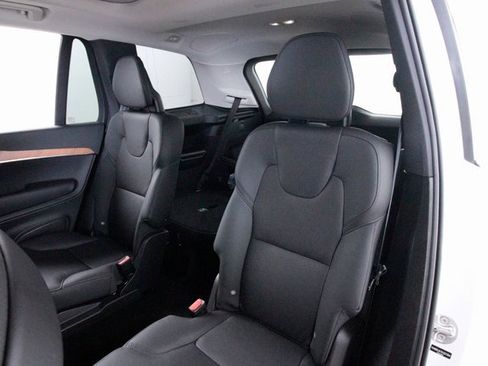 Certified 2025 Volvo XC90 B6 Plus w/ Protection Package Premier image 31