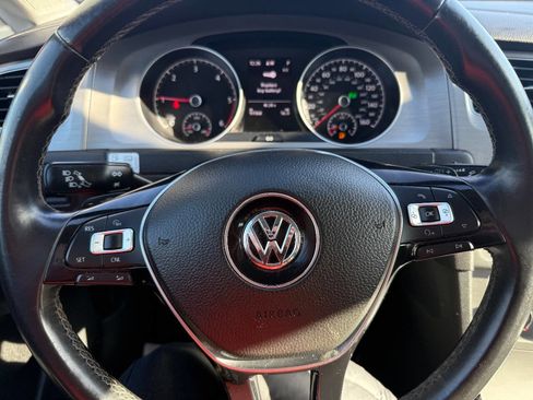 Used 2015 Volkswagen Golf TDI S image 7