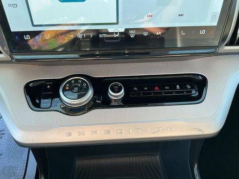 Certified 2025 Ford Expedition Active AWD/4WD image 17