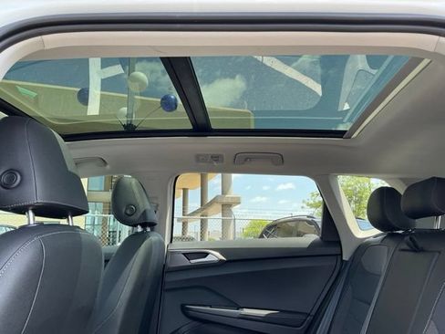 New 2026 Volkswagen Taos SE FWD image 15