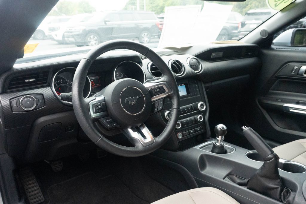 Used 2022 Ford Mustang Coupe RWD image 3