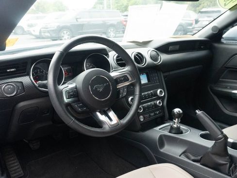 Used 2022 Ford Mustang Coupe RWD image 3