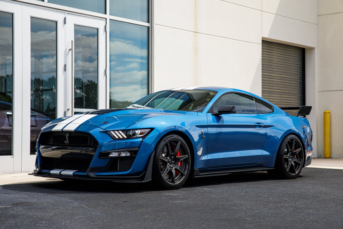 Used 2020 Ford Mustang Shelby GT500 w/ Carbon Fiber Track Pack RWD image 4