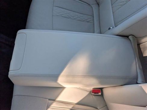 Certified 2022 BMW 740i xDrive w/ M Sport Package image 29