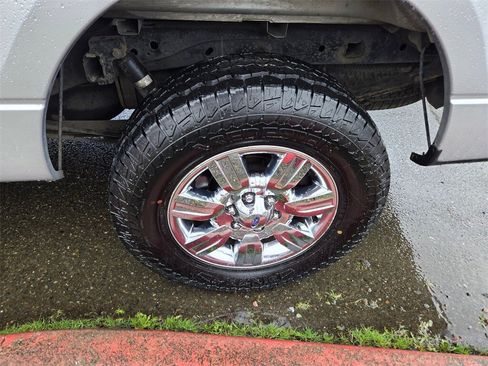 Used 2012 Ford F150 XLT w/ XLT Chrome Pkg image 9