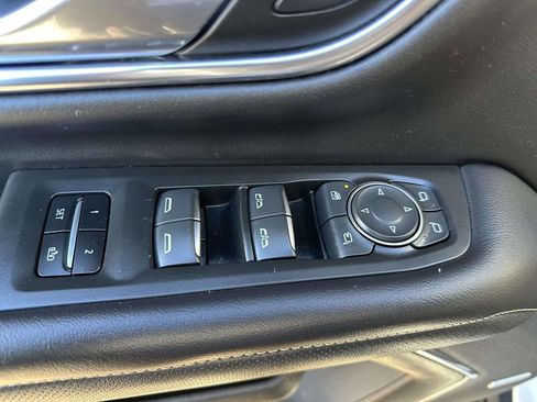 Used 2022 Chevrolet Tahoe Premier w/ Premium Package image 18