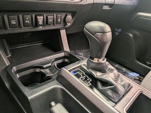 Used 2021 Toyota Tacoma TRD Off-Road w/ Technology Package AWD/4WD image 17