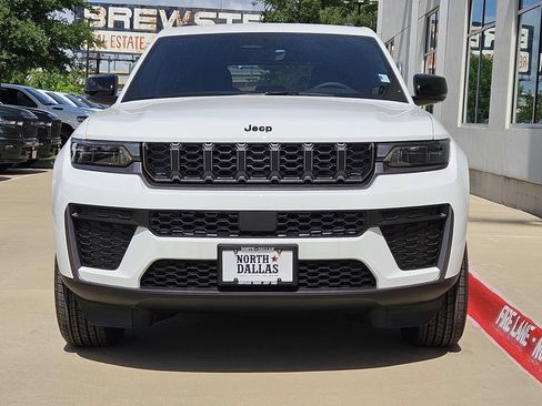 New 2026 Jeep Grand Cherokee Altitude RWD image 5