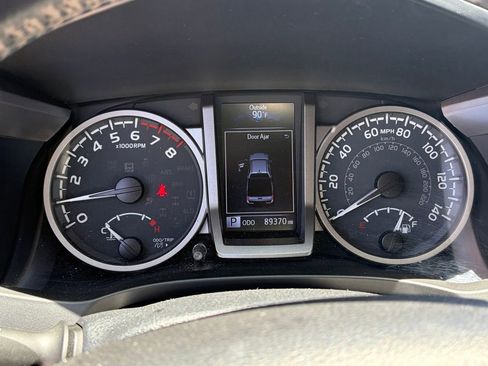 Used 2022 Toyota Tacoma SR5 w/ Technology Package AWD/4WD image 11