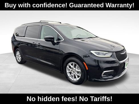 Used 2022 Chrysler Pacifica Touring-L FWD image 1