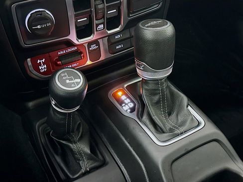 Used 2024 Jeep Gladiator Mojave w/ Convenience Group image 17