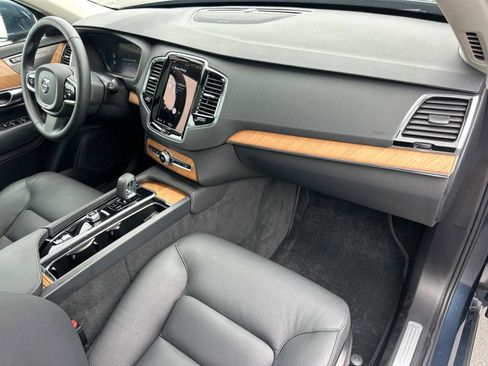 Certified 2025 Volvo XC90 B6 Plus image 27