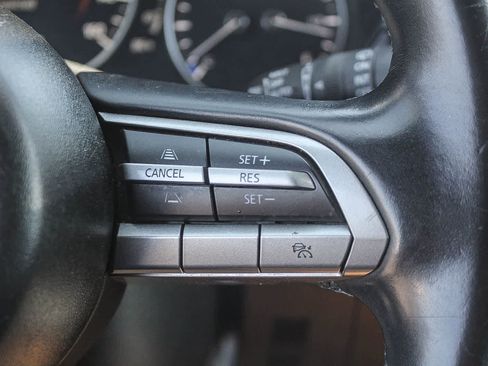 Used 2020 MAZDA MAZDA3 Hatchback FWD image 31