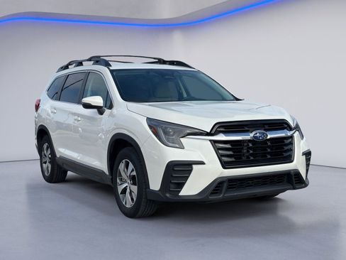 Used 2023 Subaru Ascent Premium w/ Convenience Package image 4