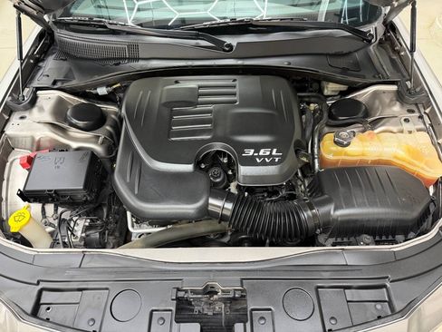 Used 2014 Chrysler 300 AWD w/ Driver Convenience Group image 7