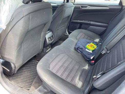Used 2020 Ford Fusion SE FWD image 6