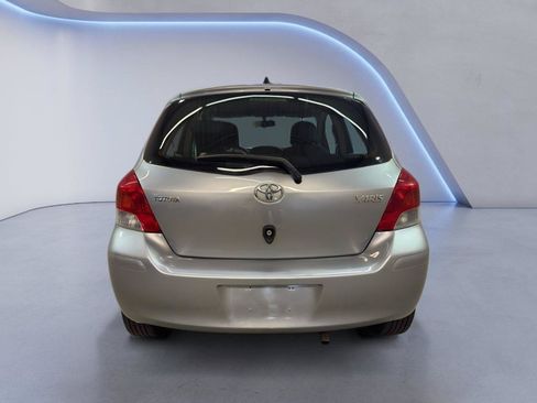 Used 2011 Toyota Yaris 4-Door Hatchback w/ Convenience Pkg FWD image 7
