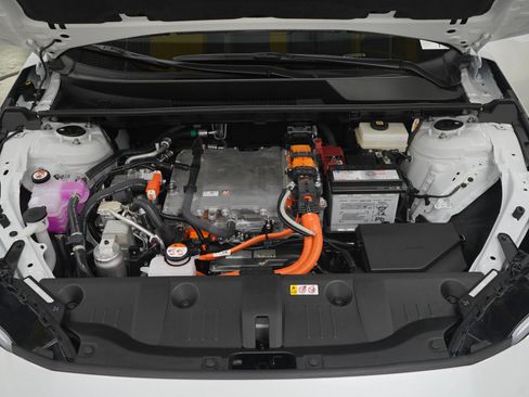 Certified 2026 Toyota bZ AWD/4WD image 28