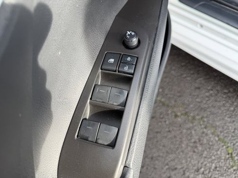 Used 2022 Toyota Camry SE image 13