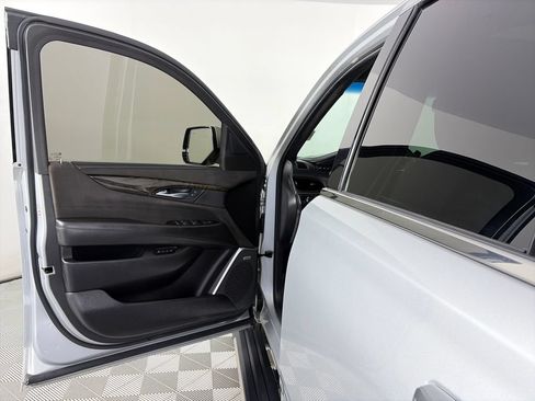Used 2016 Cadillac Escalade Platinum AWD/4WD image 10