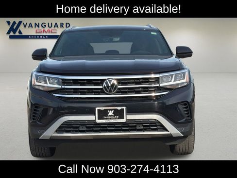 Used 2021 Volkswagen Atlas Cross Sport SE w/ Panoramic Sunroof Package FWD image 2